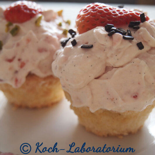 Erdbeer-Cupcakes mit Erdbeer-Mascarpone Frosting – Kochlaboratorium