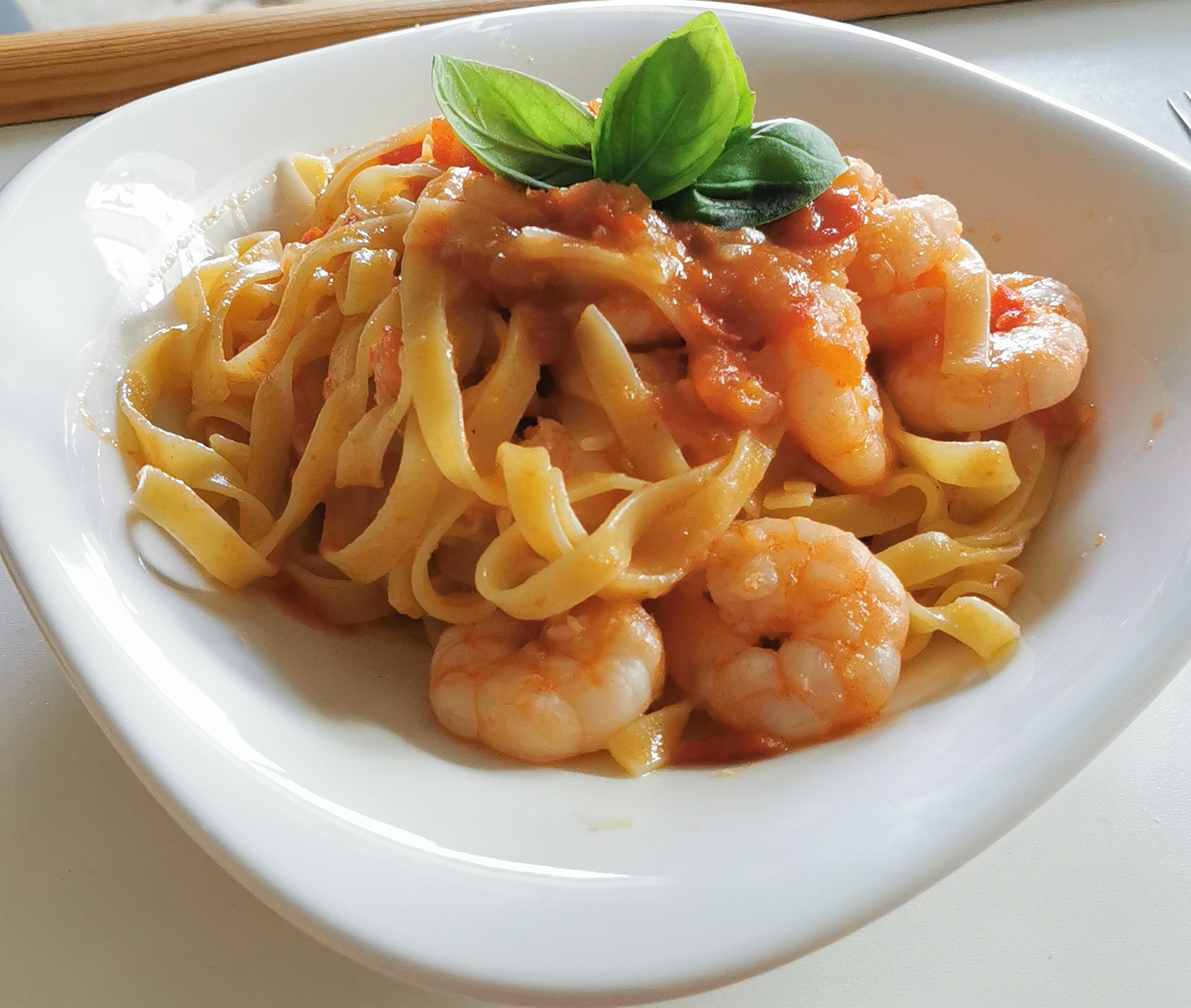 Tagliatelle mit Scampi in Tomatensoße