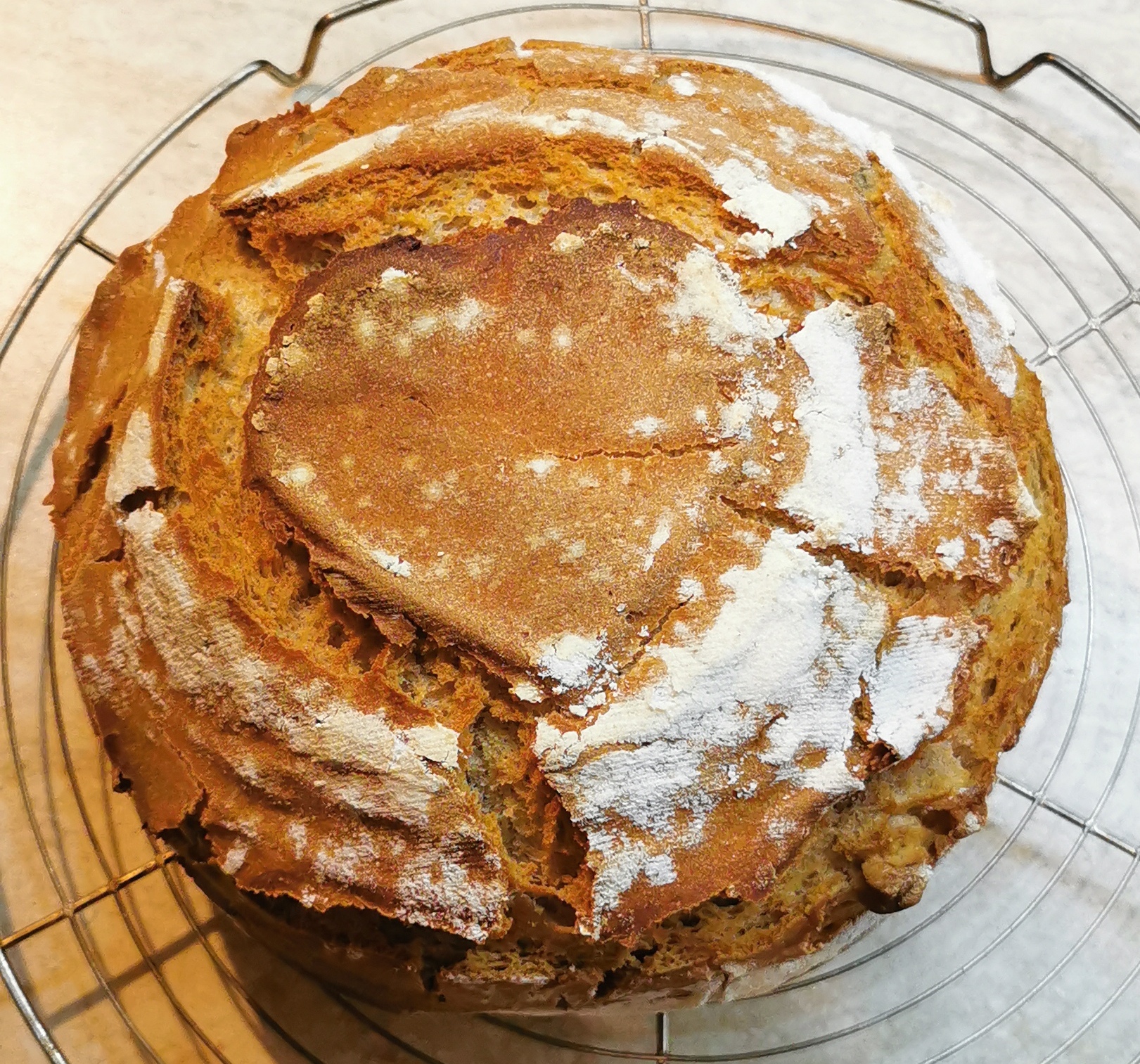 Bauernbrot mit Sauerteig